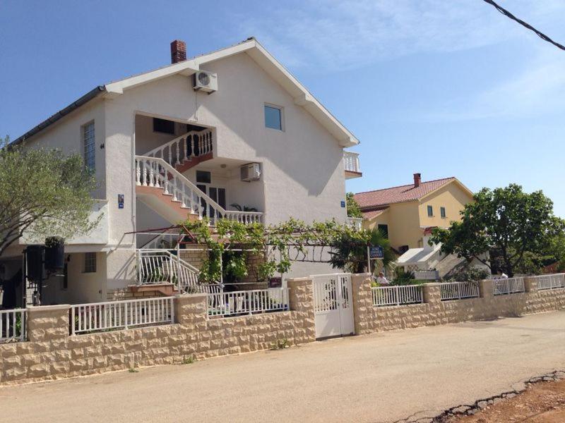 Apartmani Slavica 비오그라드나모루 외부 사진