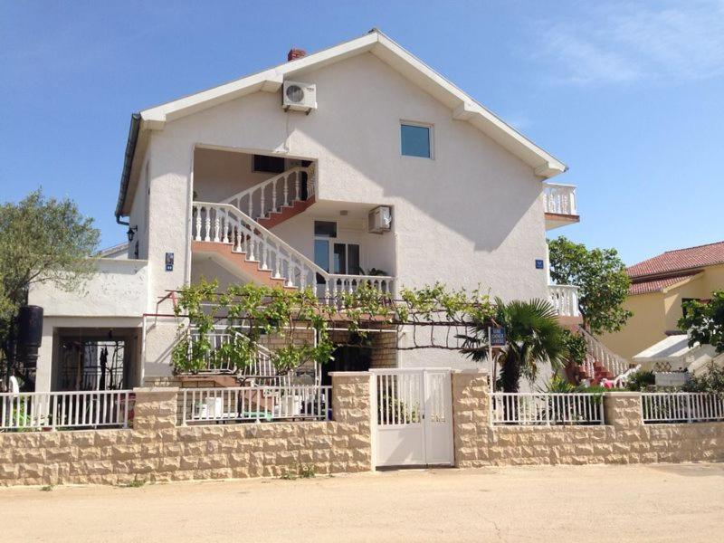 Apartmani Slavica 비오그라드나모루 외부 사진